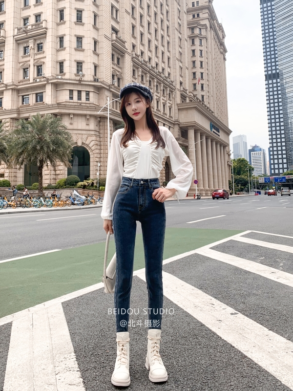 玲玲  裤子拍摄 农行景 手机片