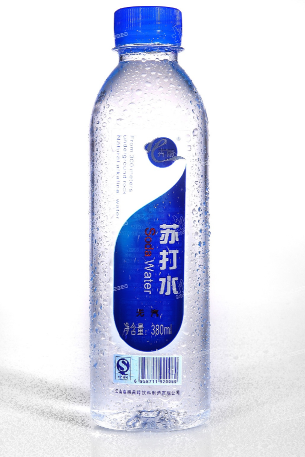 矿泉水白底拍摄