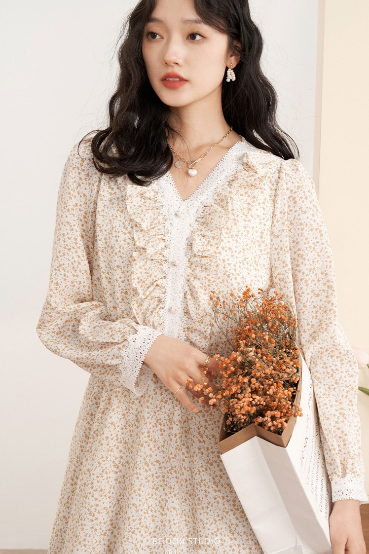 中长款V领木耳边连衣裙女春季新款