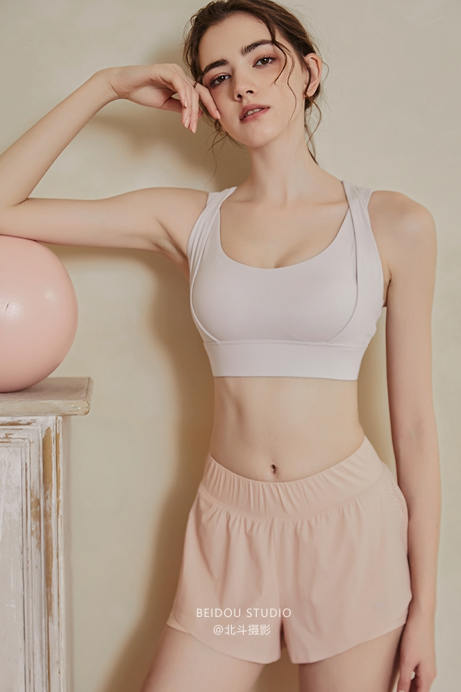 模特茵娜  瑜伽服拍摄 健身服拍照  运动内衣拍摄 