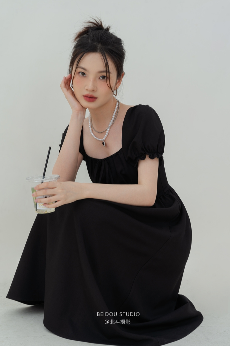 模特KIKI  裙子拍摄 连衣裙拍照  