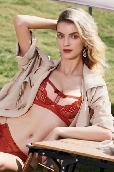 外模 KSENIA