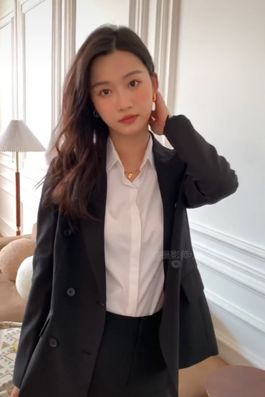 模特小咪拍照  正装拍摄 成熟风拍摄