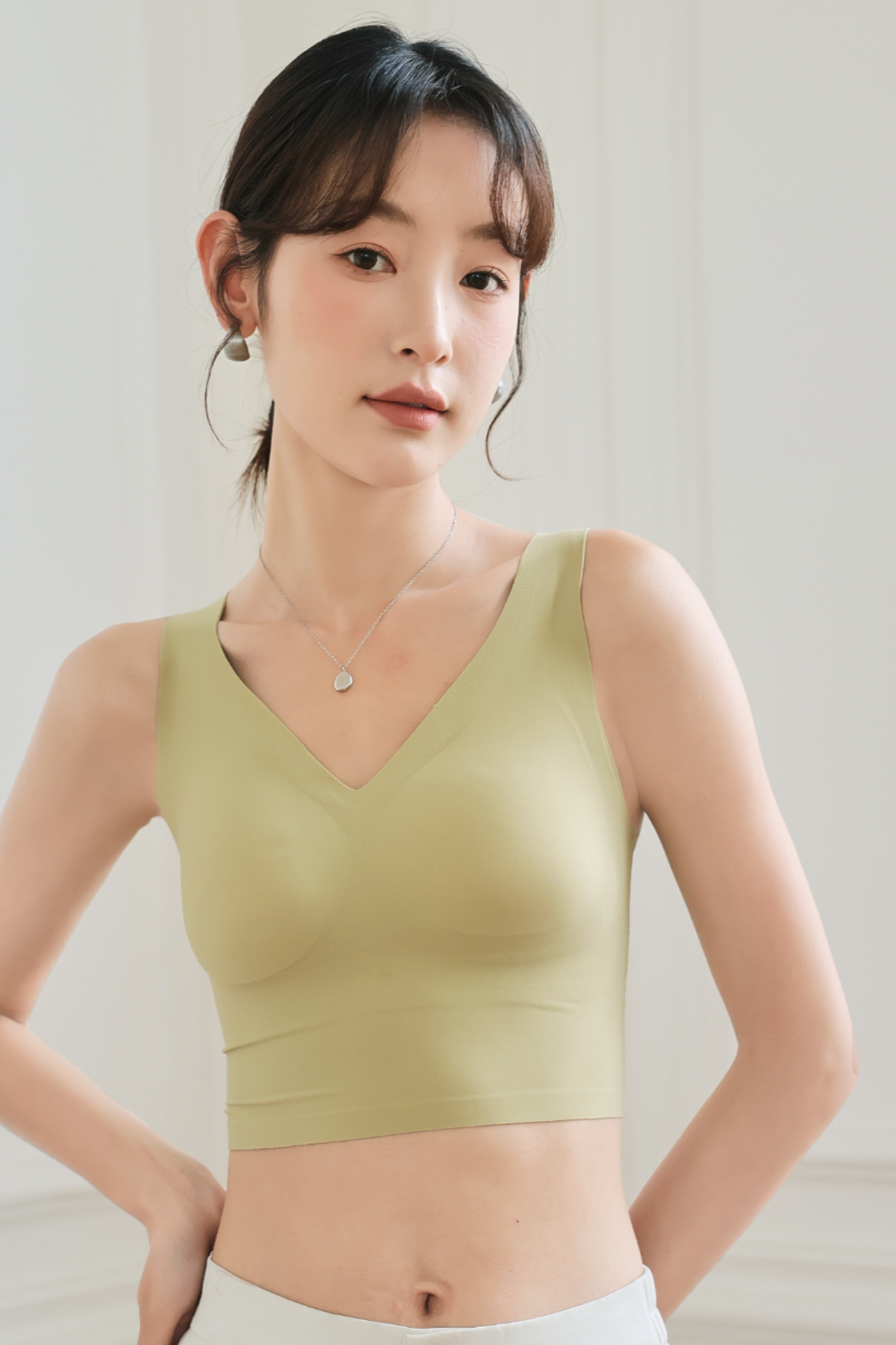 模特歆歆 背心拍摄 V领美背拍摄