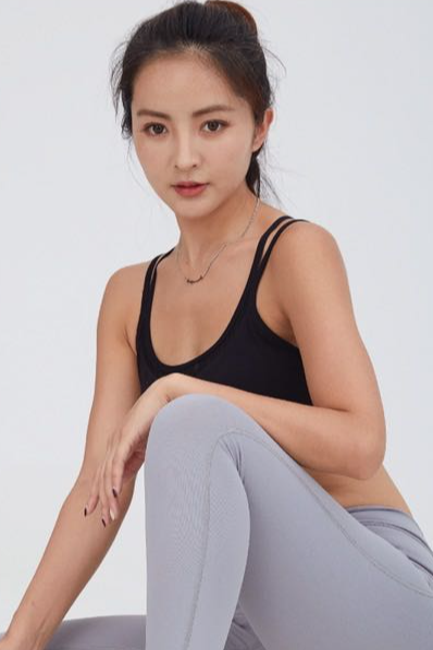 瑜加服运动女模一（省内）冲锋衣 