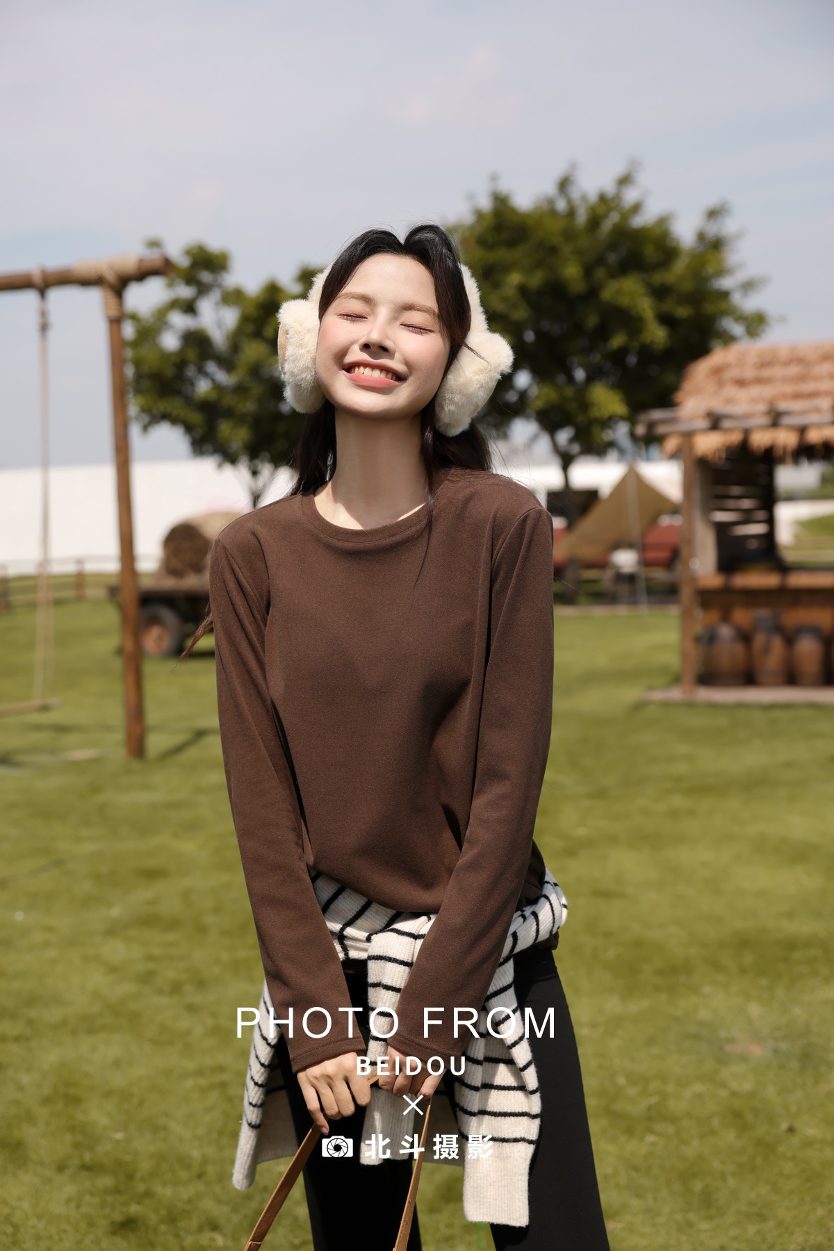 模特惠惠真维斯羽绒服外景-女装拍摄-广州北斗摄影公司-第3张