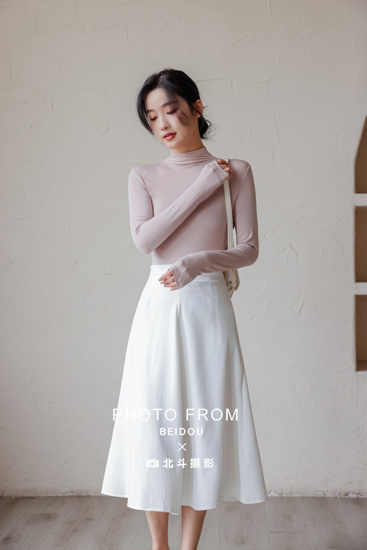 广州电商女装摄影｜高领上衣半身裙白棚上身案例｜北斗摄影
