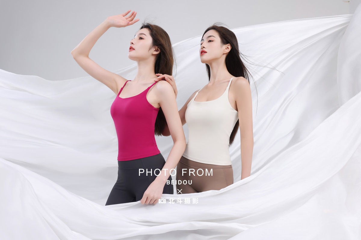 广州瑜伽服摄影｜双人吊带瑜伽服棚拍｜北斗摄影-运动瑜伽-广州北斗摄影公司-第1张