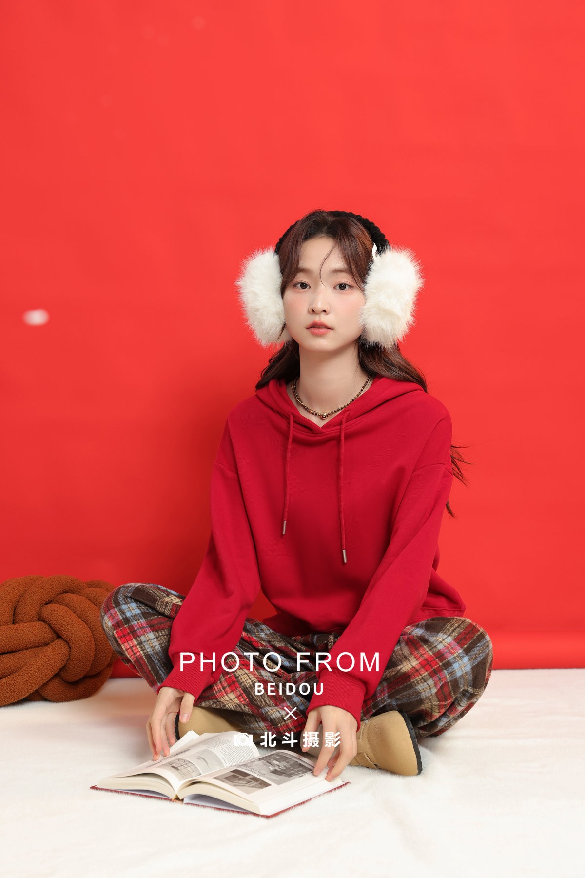 广州女装摄影｜红色卫衣新年主题棚拍｜北斗摄影 女装拍摄案例｜广州电商摄影