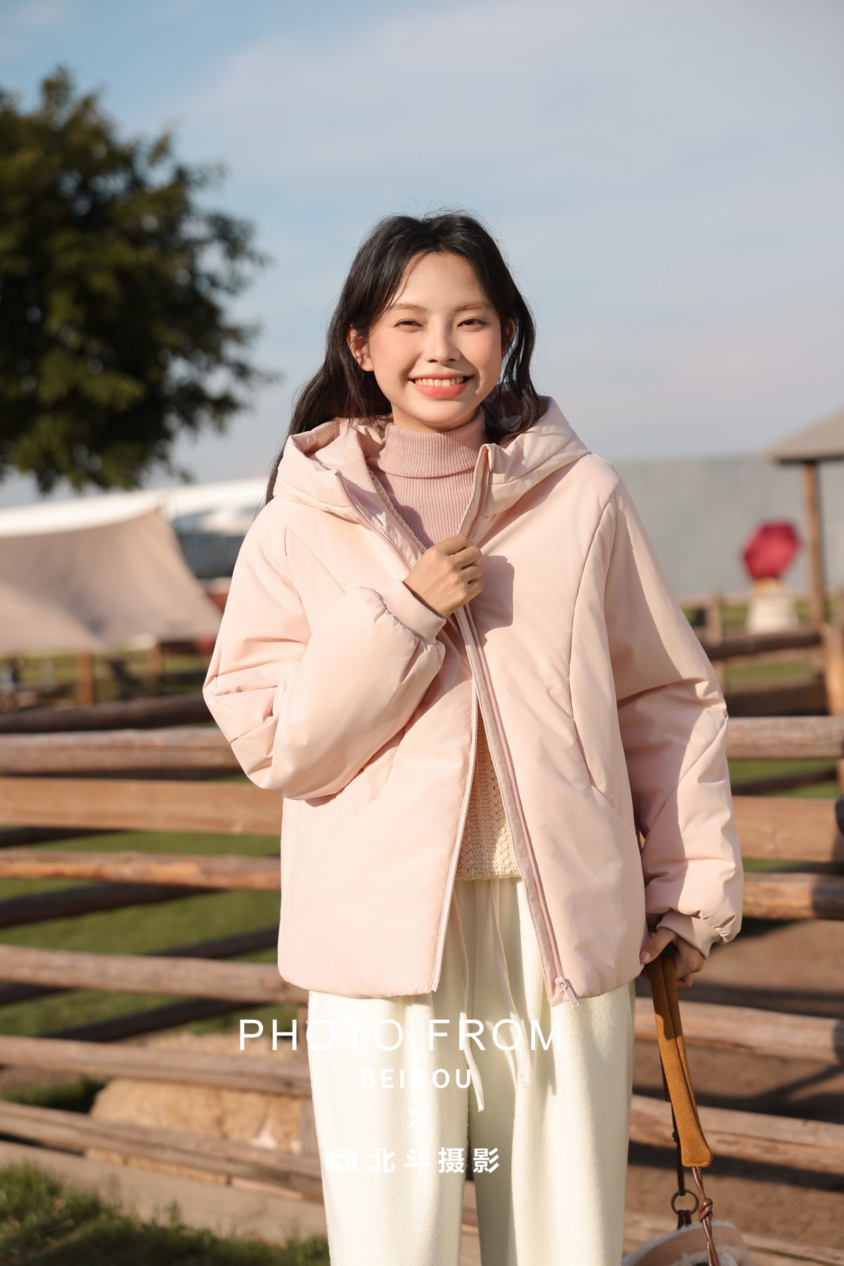模特惠惠真维斯羽绒服外景-女装拍摄-广州北斗摄影公司-第4张