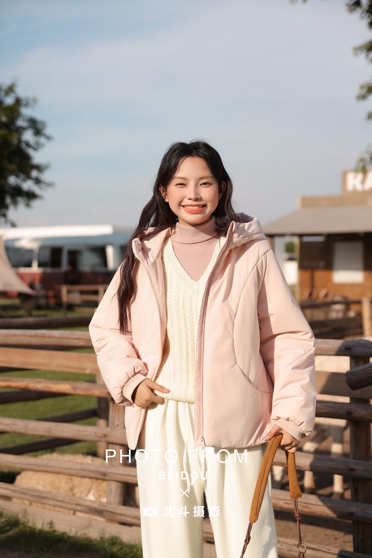 模特惠惠真维斯羽绒服外景-女装拍摄-广州北斗摄影公司-第5张