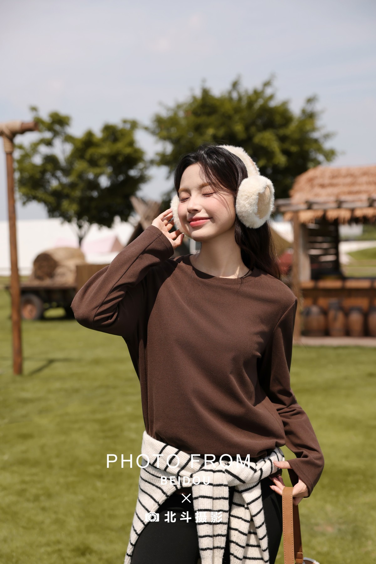 模特惠惠真维斯羽绒服外景-女装拍摄-广州北斗摄影公司-第1张