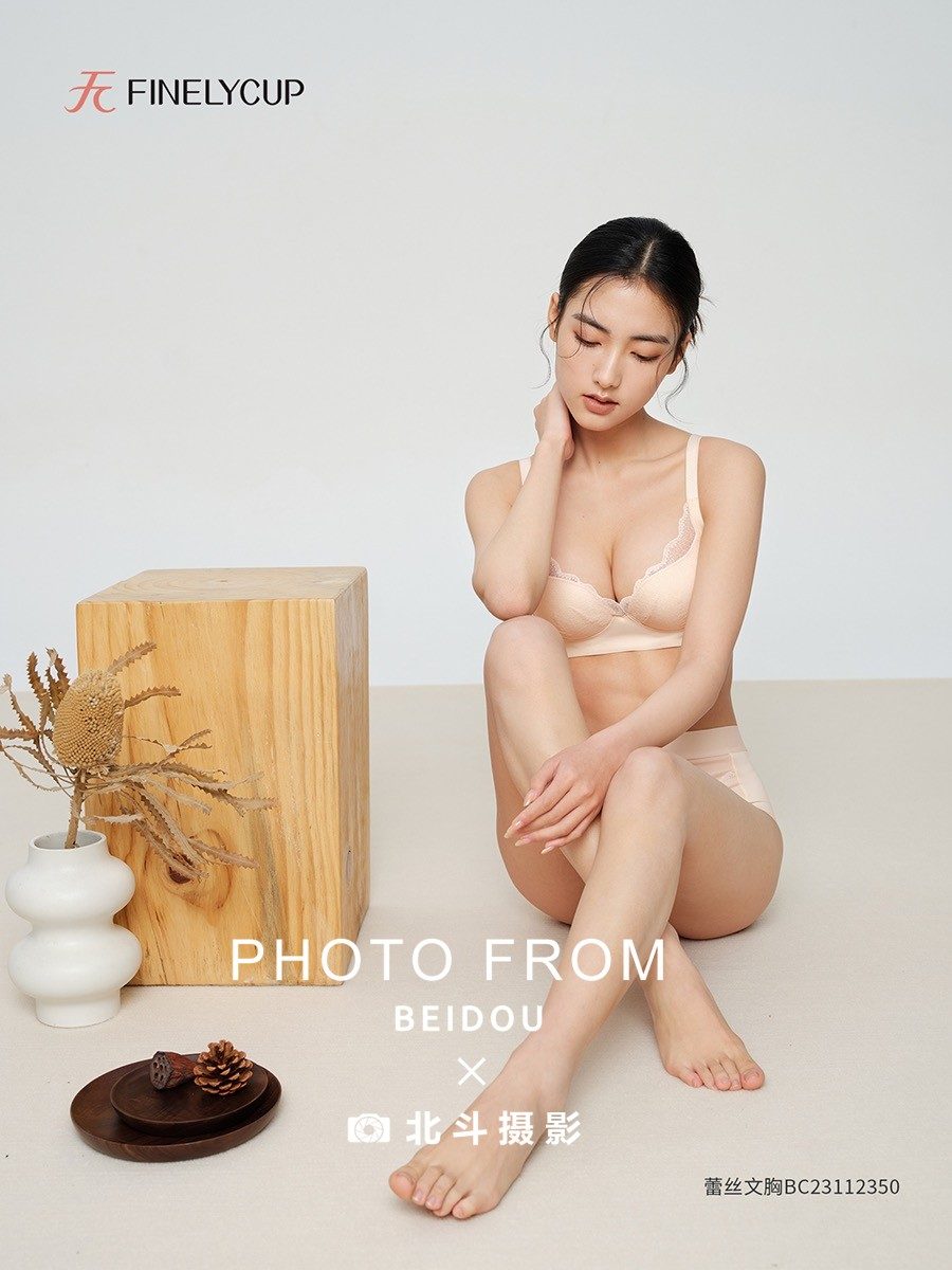 广州内衣模特琉璃 第1张